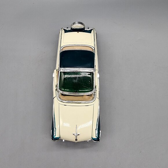 1:24 1955 Ford Fairlane Crown Victoria Diecast Model Car Cream Green - Picture 8 of 11